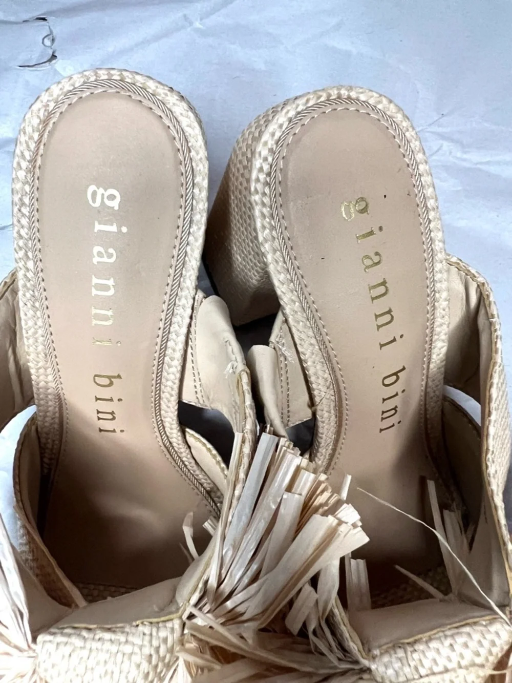Gianni Bini Maguire Raffia Knotted Fringe Slide Sandals in Tan Size 5.5M (No Box